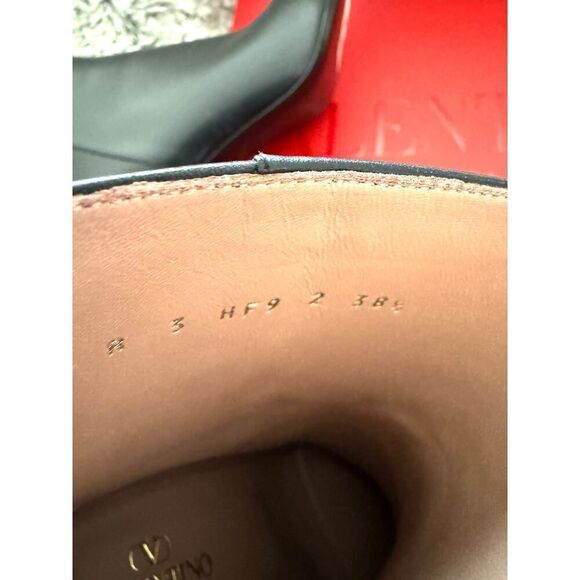 VALENTINO GARAVANI  Rockstud Leather Ankle Boots in black 38.5 - Picture 10 of 12